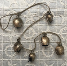 Load image into Gallery viewer, Bells Gum Nut 85cm string Jute and Iron