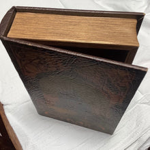 Load image into Gallery viewer, Book Box Lord of the Rings 33.5x22.5x7cm