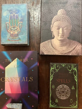 Load image into Gallery viewer, Book Box Wicca Spells 21x14x5cm