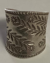 Load image into Gallery viewer, Tribal Silver Ring Leaf 20 mm wide