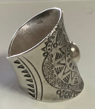 Load image into Gallery viewer, Tribal Silver Ring Sun 30 mm wide
