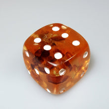 Load image into Gallery viewer, Dice Amber in resin 3cm
