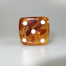 Load image into Gallery viewer, Dice Amber in resin 2cm
