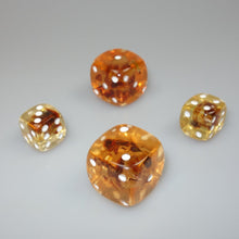 Load image into Gallery viewer, Dice Amber in resin 2cm
