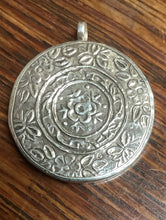 Load image into Gallery viewer, Pendant Indian Painting in Silver Frame Om Symbol
