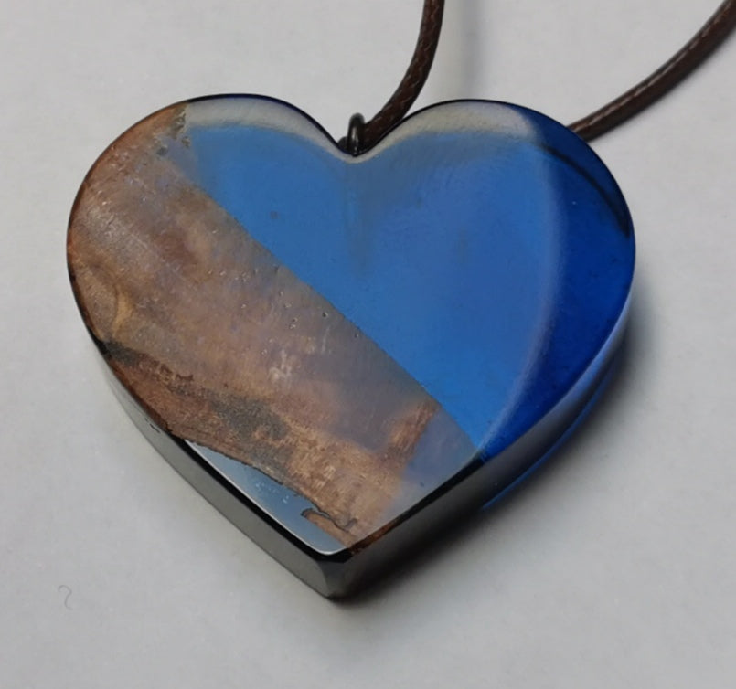 Pendant natural wood and resin Navy Heart 3x3.5cm