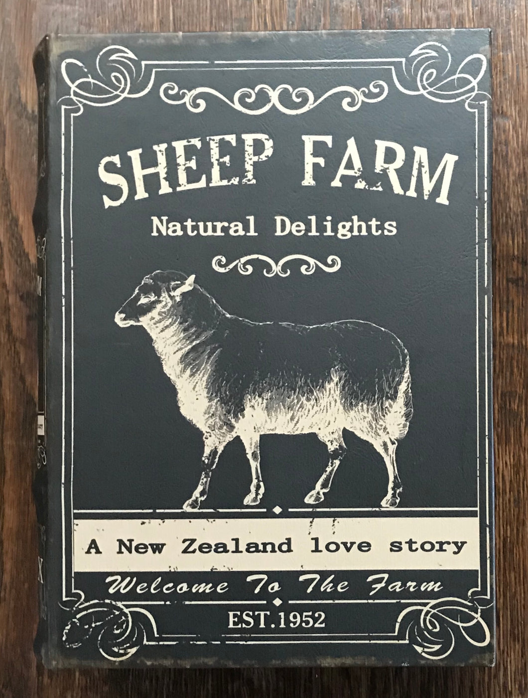 Book Box Sheep Farm A New Zealand Love Story 27 x 20.7x7 cm