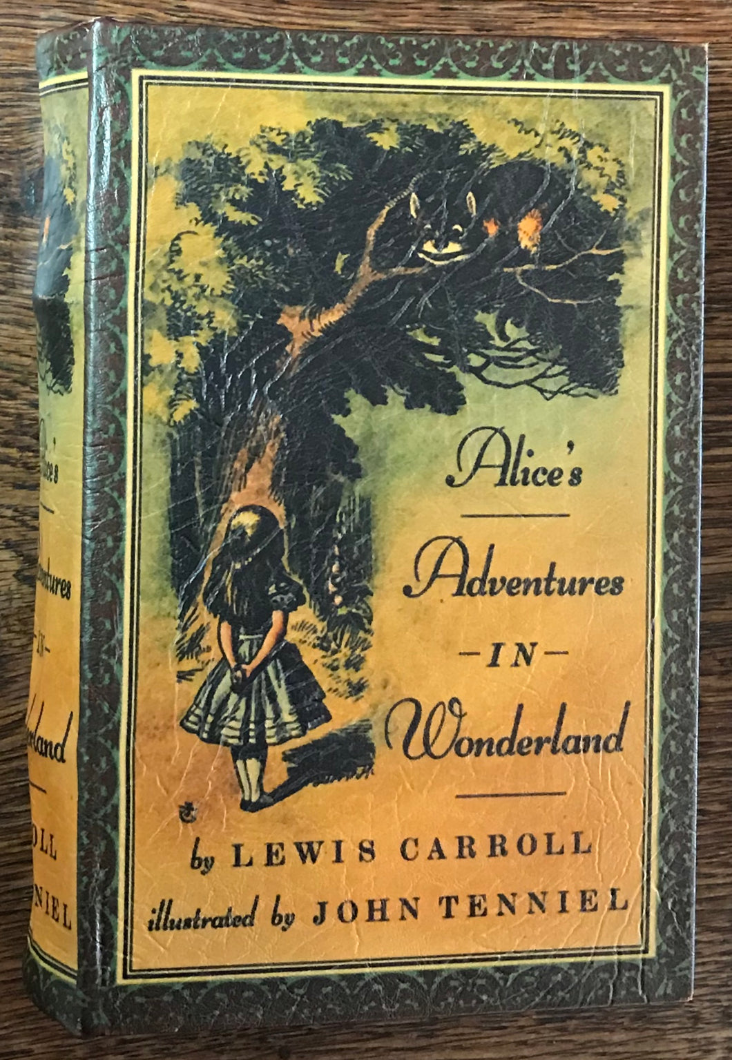 Book Box Alice in Wonderland 21x13x5cm