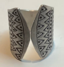 Load image into Gallery viewer, Tribal Silver Ring Zig Zag 18 mm wide
