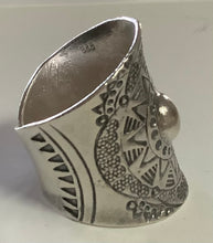 Load image into Gallery viewer, Tribal Silver Ring Sun 30 mm wide
