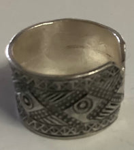 Load image into Gallery viewer, Tribal Silver Ring Square Eye 10 mm wide
