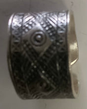 Load image into Gallery viewer, Tribal Silver Ring Square Eye 10 mm wide
